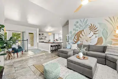Image de 6br Boise Getaway - Arcade - Hot Tub - King Beds - Fire Pit - Sleeps 15+