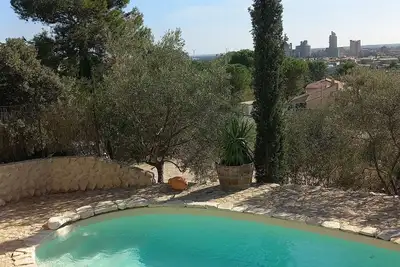 Image de Maison de campagne en colline avec vue imprenable!