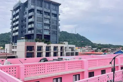 Image de Casco Viejo Condo w/ Balcony, Walk to Landmarks
