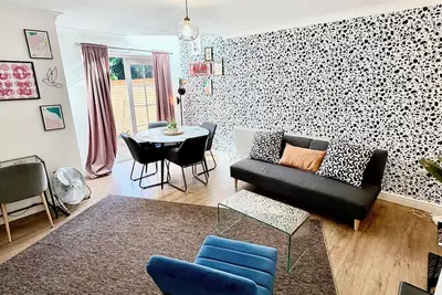 Image de Stylish 1 Bed Apartment with garden space - central location sleeps 4