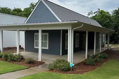 Image de 2-bedroom house in quaint Birmingham with cool Ac breeze