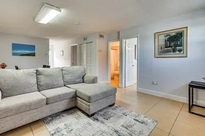 Image de Fort Myers Escape near Downtown & Beach w/ Parking