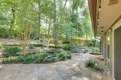 Image de 3 Mi to Dtwn! Quiet Tallahassee Gem w/ Lush Patio