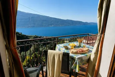 Image de Appartamento Algarda by Theater Home - with marvellous lake view