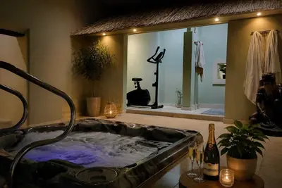 Image de Spa Privé & Patio de charme (Proche Avignon & Vignobles)