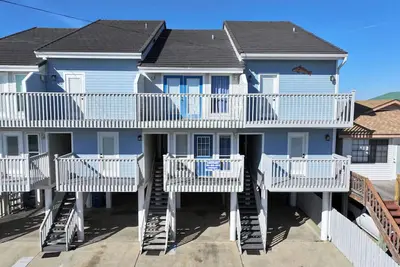 Image de Waterfront 3-Bedroom Townhome with Private Boat Lift