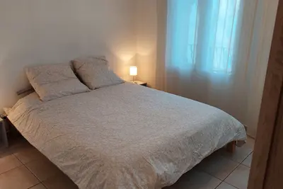Image de Grand T3 climatisé 3★ à 300 m des Thermes – Garage privé – Wi-Fi – 2 chambres