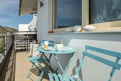 Image de Gorgeous penthouse in Vari with panoramic views!