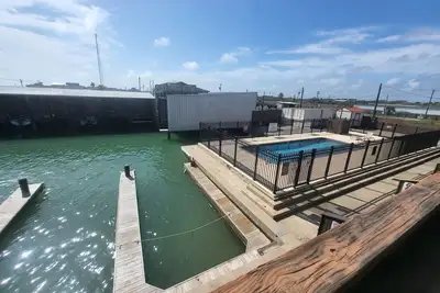Image de Waterfront Condo with Private Boat Slip and Community Swimming Pool