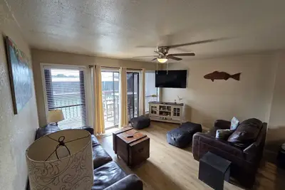 Image de Waterfront Condo with Private Boat Slip and Community Swimming Pool