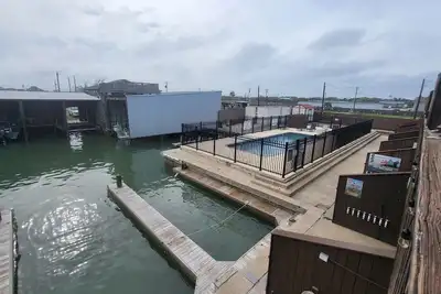 Image de Waterfront Condo with Private Boat Slip and Community Swimming Pool