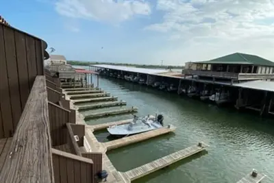 Image de Waterfront Condo with Private Boat Slip and Community Swimming Pool