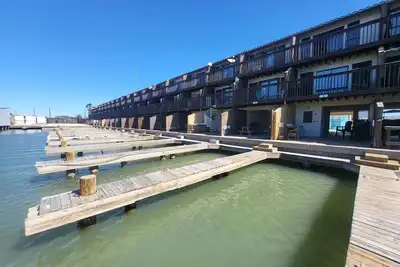 Image de Waterfront Condo with Private Boat Slip and Community Swimming Pool