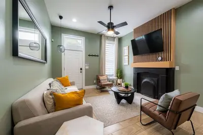 Image de 3br Home + Hot Tub near Downtown + Stadiums + Otr