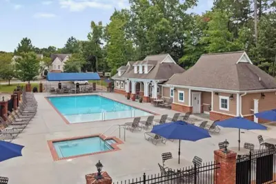 Image de Resort Cottage in Williamsburg next to Water Country