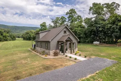 Image de Elm View Cottage in Newburg. A cozy 2 bedroom getaway.