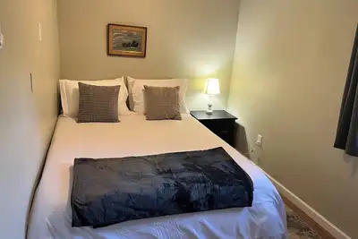 Image de Comfortable, Peaceful 3-Bedroom Apartment with Ac. Pet-Friendly!