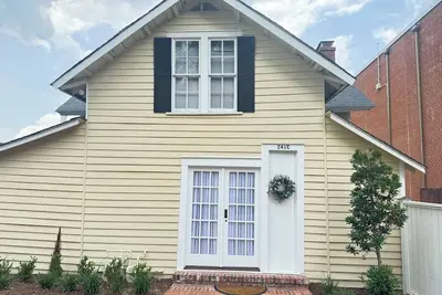 Image de Cozy 1-bedroom cottage in delightful Aiken  you can walk to shops.