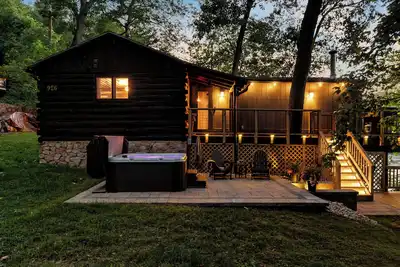 Image de Luxury Log Cabin with Private River Access, Hot Tub, Pool & Huge Deck in Luray