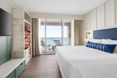 Image de Split King | Palm & Tide | Private Sleeping Areas | Old Florida Style