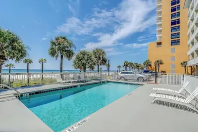 Image de Palm & Tide | Split King | Family Beach Trip | Pool Deck Access