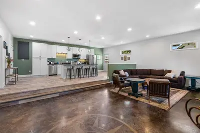 Image de Duplex with ample living space minutes from Chico and Old Saloon