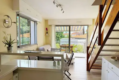 Image de Duplex • Plages & centre à pied • Garage privé