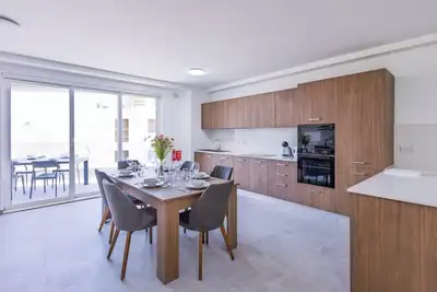 Image de Stylish 4 Bedroom Apartment in Peaceful Gharghur