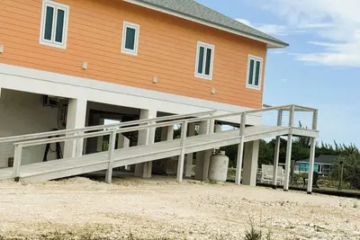 Image de Spacious 4-bedroom house in tranquil Leisure Lee Waterways on Great Abaco