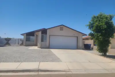 Image de Nice 3-bedroom house in perfect Yuma with cool Ac for relaxing has smart lock