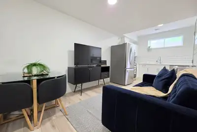 Image de Modern 2br Executive Basement Suite | Sleeps 4 | Sw Edmonton