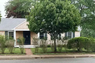 Image de 4-bedroom house in serene Edgartown, walk to downtown, short drive to beaches.