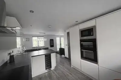 Image de Spacious five-bedroom modern countryside escape perfect for families and groups