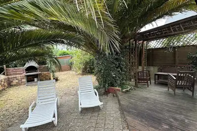 Image de Maison de charme proche de la mer, jardin et terrain clos.