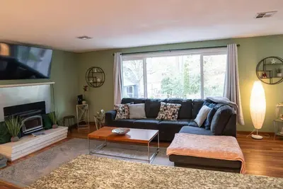 Image de 4-Bedroom Family-Friendly Home w/ Covered Deck
