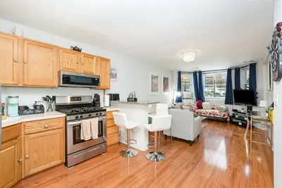 Image de 5 Minutes to Wrigley + Sauna + Games + Free Garage Parking