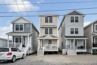 Image de Steps to Salisbury beach, whole house with Ac 6 beds 2. 5 ba