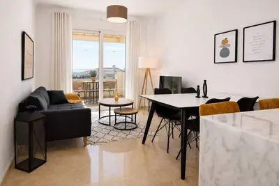 Image de Elevated Hillside Apartment Close To Duquesa Marina