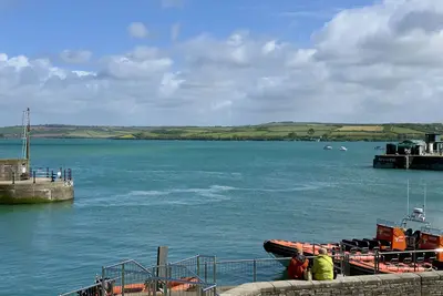 Image de 2 Red Brick Building - central Padstow with beautiful estuary  & harbour views
