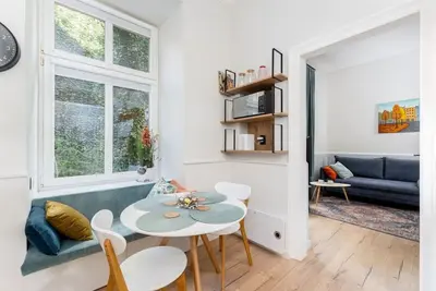 Image de Little Blue Den • 1br • Main Sq. • Quiet Hideaway