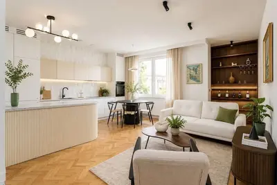 Image de Luxury 3 Bedroom Suite • 90m² & Balcony • Old Town