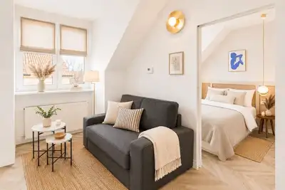 Image de Artisan Suite • 1br • A/C • Main Square