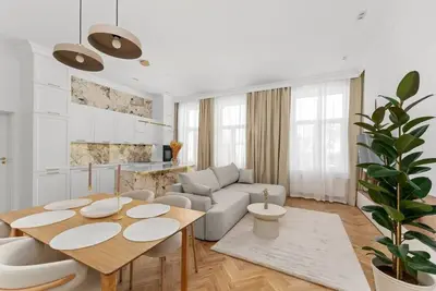 Image de L`Atelier Royal • Luxury 2br Residence • Main Sq.