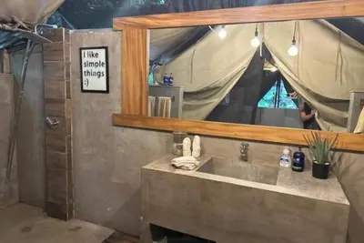 Image de Safari-Style Glamping Tent – Simple Luxury