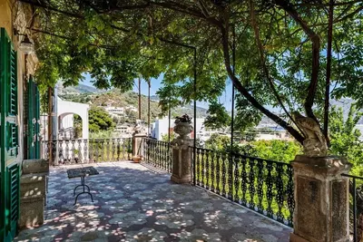 Image de « Villa Charme » avec vue mer, terrasse privée et jardin privatif
