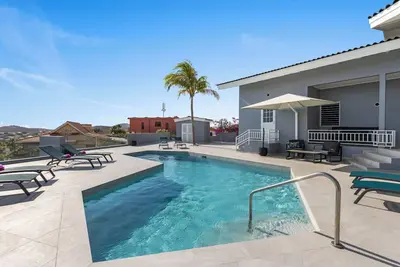 Image de Luxury villa with a pool and panoramic views