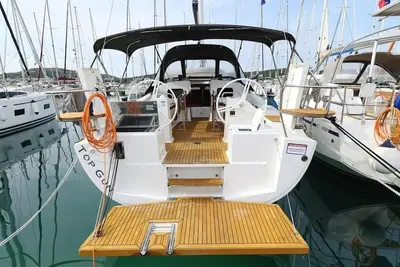 Image de Sibenik Sun-soaked Sailing: A Luxurious Croatian Voyage