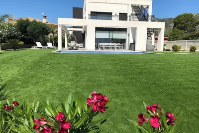 Image de Villa dans un golf pour 8/10 couchages avec vue mer à 8mn des plages