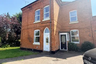 Image de Large 5-Bed Home with 2 Baths, Free Parking