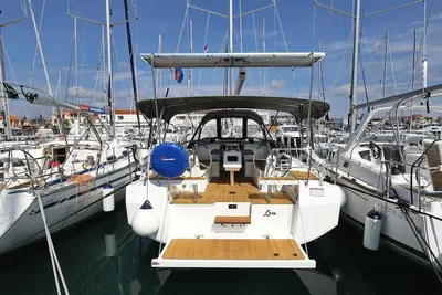 Image de Sibenik Sun-soaked Sailing: A Luxurious Croatian Voyage